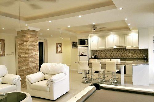 Photo 21 - Large, Stylish 2 bed Apartment With Pool Table in Pattaya