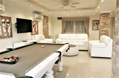 Photo 15 - Large, Stylish 2 bed Apartment With Pool Table in Pattaya