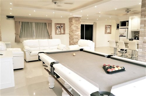 Foto 1 - Large, Stylish 2 bed Apartment With Pool Table in Pattaya