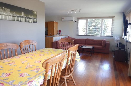 Photo 13 - Spacious 2-Storey Home By The Bay: Sleeps 12