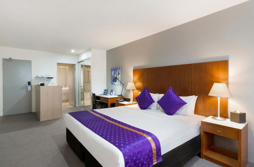 Photo 9 - Park Regis Griffin Suites