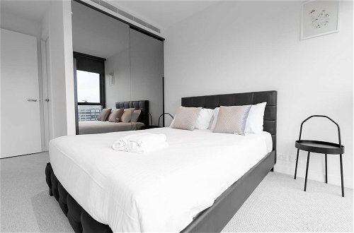 Photo 2 - Luxury 2bed2bath apt in the Heart of Mel@collins