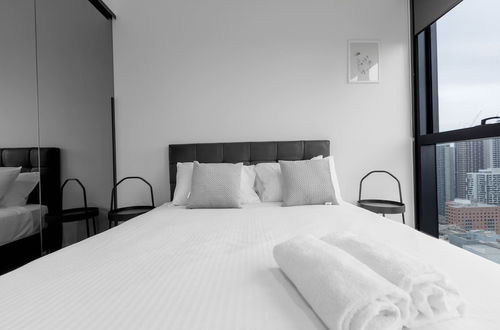 Photo 7 - Luxury 2bed2bath apt in the Heart of Mel@collins