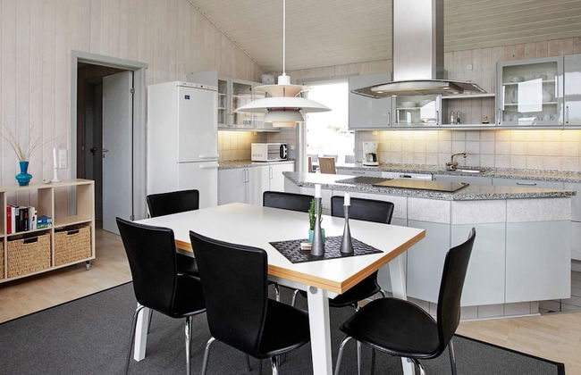 10 Person Holiday Home in Lokken - Foto 12