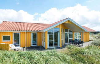 Foto 1 - 10 Person Holiday Home in Lokken