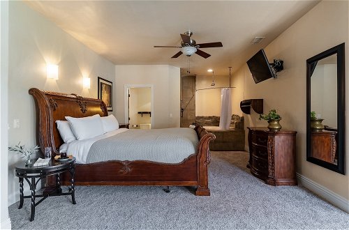 Photo 7 - Wilson Creek Manor By Avantstay Sleeps 24! Amazing Estate w/ Pool & Game Room