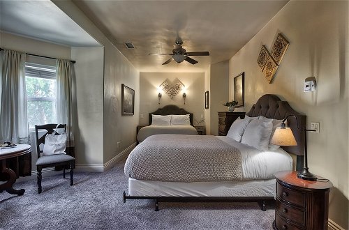 Foto 48 - Wilson Creek Manor By Avantstay Sleeps 24! Amazing Estate w/ Pool & Game Room