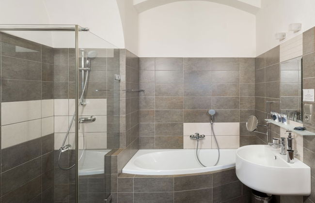 3 Epoques Apartments by Adrez Living - Photo 62