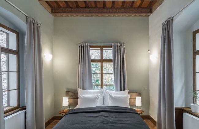 3 Epoques Apartments by Adrez Living - Photo 18