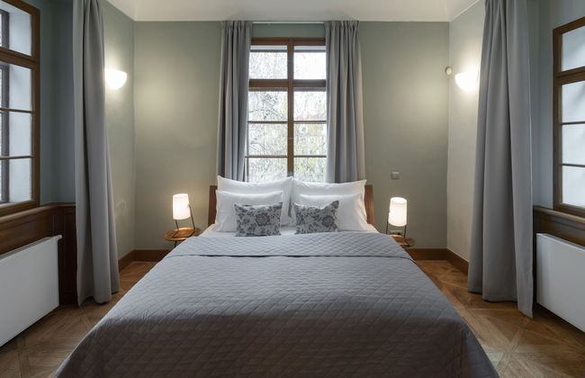 3 Epoques Apartments by Adrez Living - Photo 23