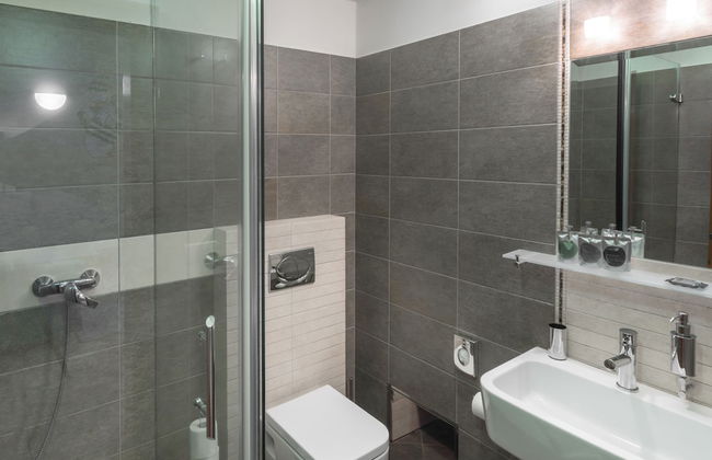 3 Epoques Apartments by Adrez Living - Photo 69