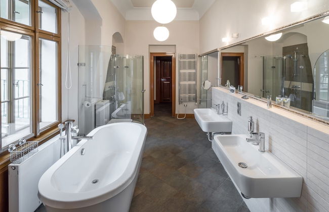 3 Epoques Apartments by Adrez Living - Photo 63