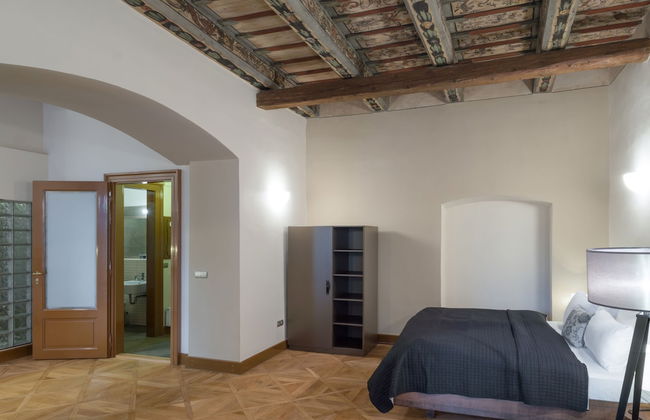 3 Epoques Apartments by Adrez Living - Photo 28