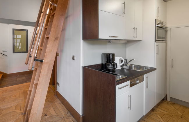 3 Epoques Apartments by Adrez Living - Photo 50