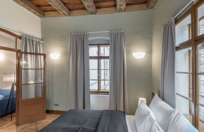 3 Epoques Apartments by Adrez Living - Photo 16