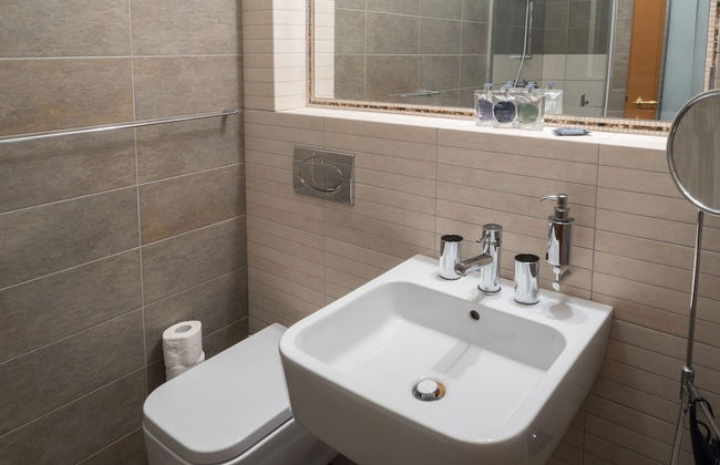 3 Epoques Apartments by Adrez Living - Photo 66