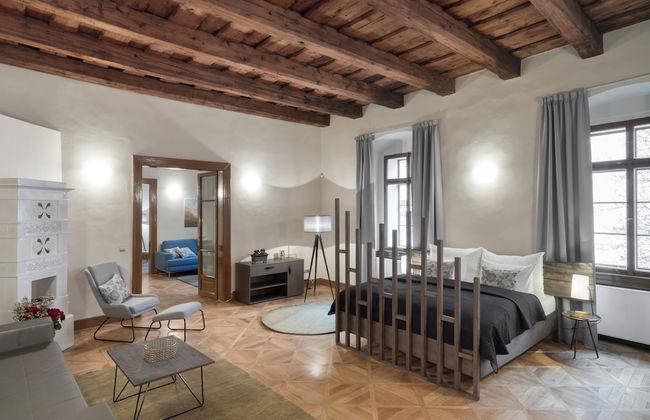 3 Epoques Apartments by Adrez Living - Photo 8