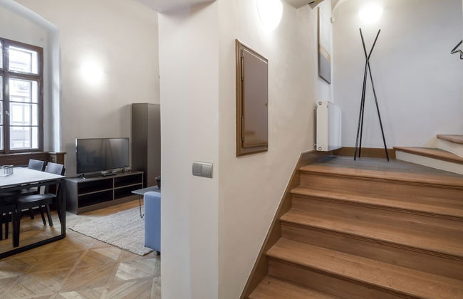 3 Epoques Apartments by Adrez Living - Photo 60