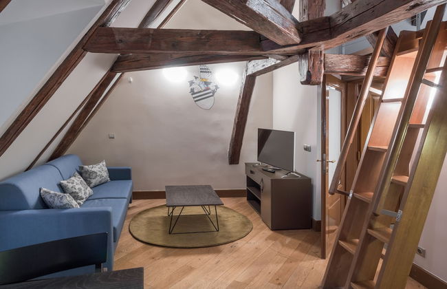 3 Epoques Apartments by Adrez Living - Photo 57