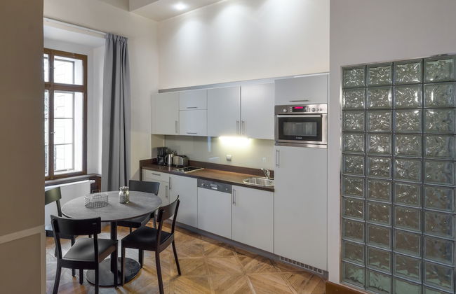 3 Epoques Apartments by Adrez Living - Photo 47