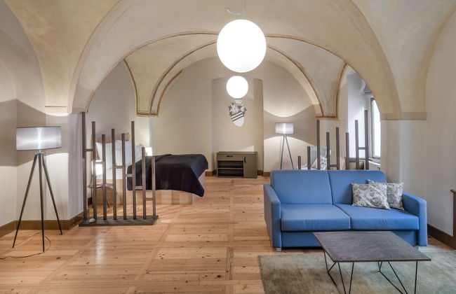 3 Epoques Apartments by Adrez Living - Photo 51