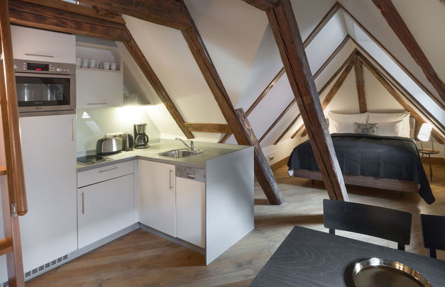 3 Epoques Apartments by Adrez Living - Photo 49