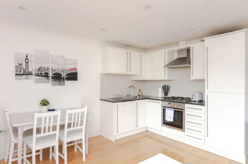 Photo 12 - Homely 2 Bedroom Flat Near Embankment Station