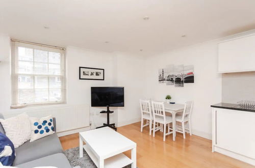 Photo 13 - Homely 2 Bedroom Flat Near Embankment Station