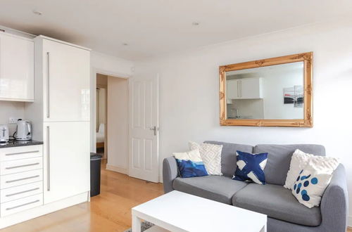 Photo 15 - Homely 2 Bedroom Flat Near Embankment Station