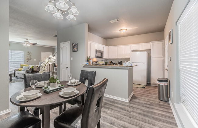 Luxury Townhome Collection GrandPrairie - Photo 78