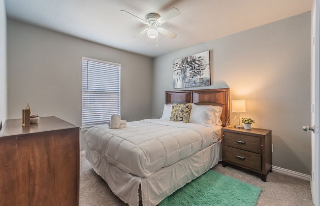 Luxury Townhome Collection GrandPrairie - Photo 7
