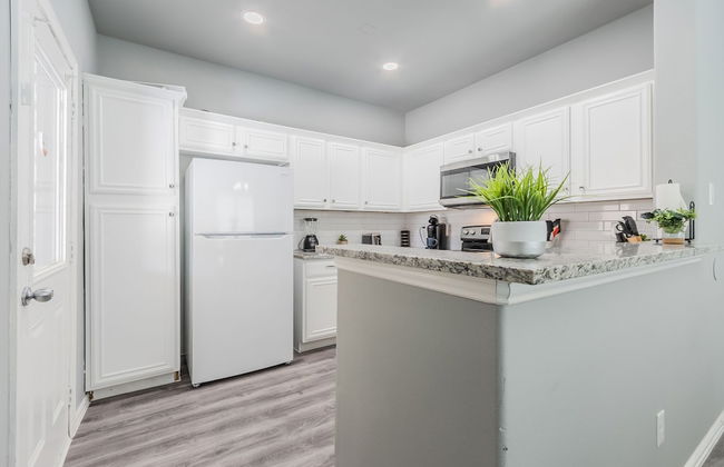 Luxury Townhome Collection GrandPrairie - Photo 34