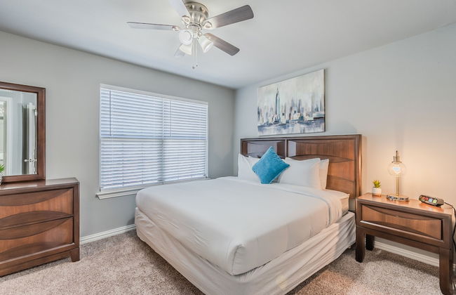 Luxury Townhome Collection GrandPrairie - Photo 16