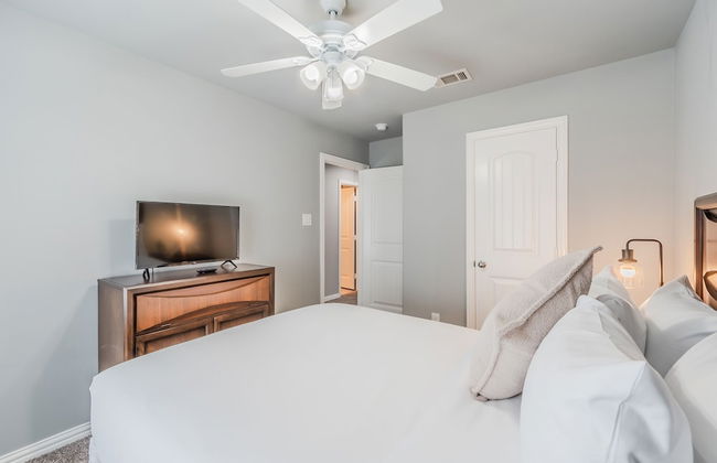 Luxury Townhome Collection GrandPrairie - Photo 26
