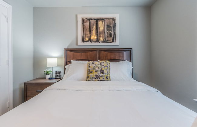 Luxury Townhome Collection GrandPrairie - Photo 6