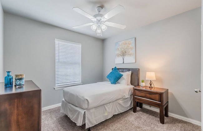 Luxury Townhome Collection GrandPrairie - Photo 23