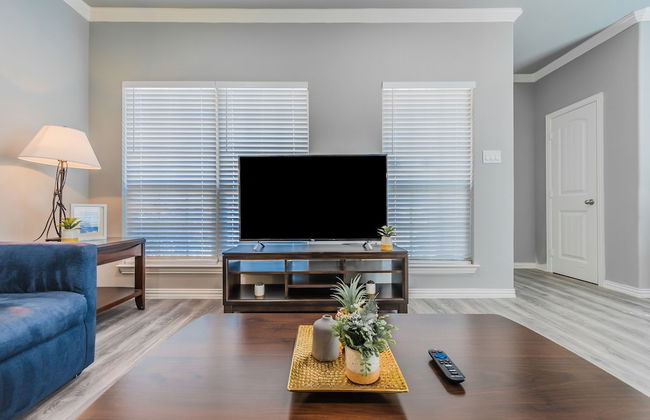 Luxury Townhome Collection GrandPrairie - Photo 54