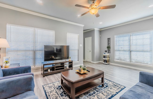 Luxury Townhome Collection GrandPrairie - Photo 52