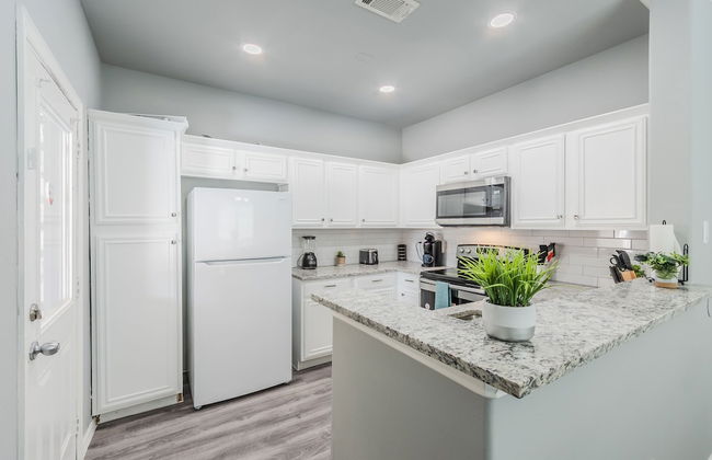 Luxury Townhome Collection GrandPrairie - Photo 35