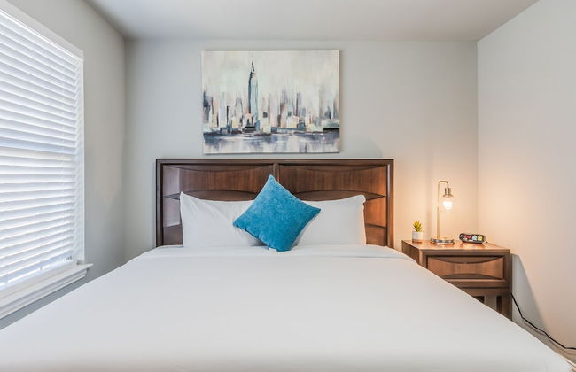 Luxury Townhome Collection GrandPrairie - Photo 15