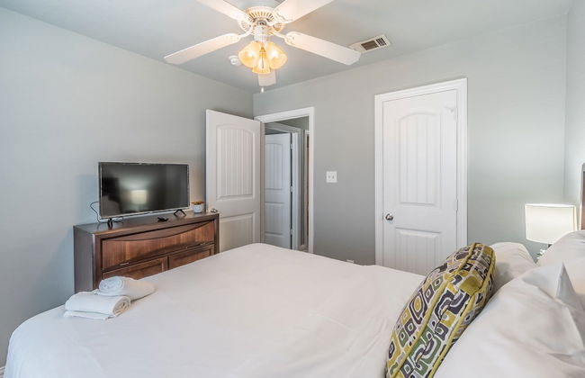 Luxury Townhome Collection GrandPrairie - Photo 4