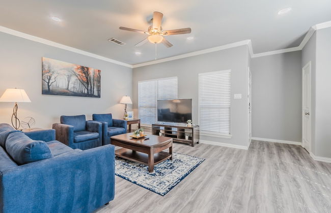 Luxury Townhome Collection GrandPrairie - Photo 51