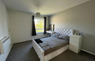 Photo 2 - Impeccable 2-bed Apartment in Eastleigh