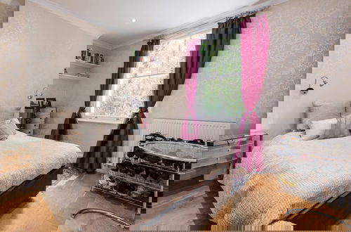 Photo 3 - Inviting 1BD Hideaway Kensington Olympia!