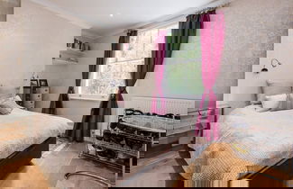 Photo 3 - Inviting 1BD Hideaway Kensington Olympia!
