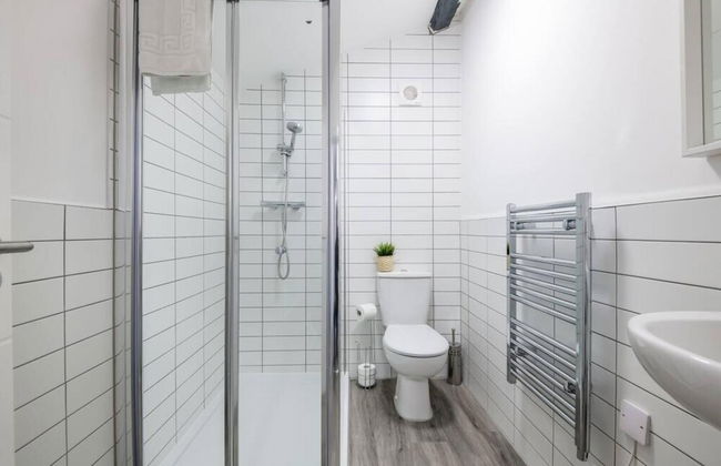 Host Apartments The Roscoe Carriage House - Photo 23