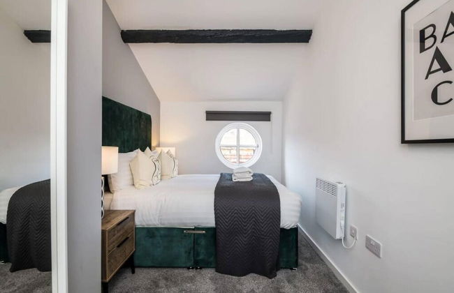 Host Apartments The Roscoe Carriage House - Photo 19