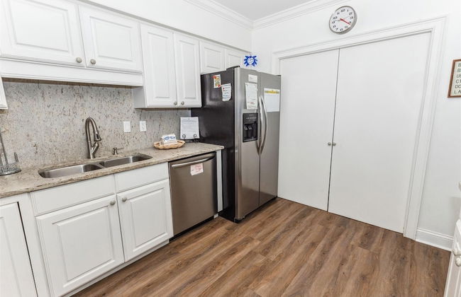 Shoreline Towers 1124 3 Bedroom Condo by RedAwning - Photo 17