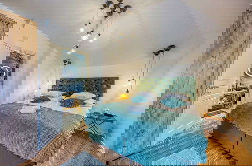 Foto 8 - Hedonistic Vineyard Estate With Hot Tub