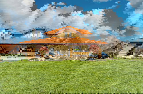 Foto 1 - Hedonistic Vineyard Estate With Hot Tub